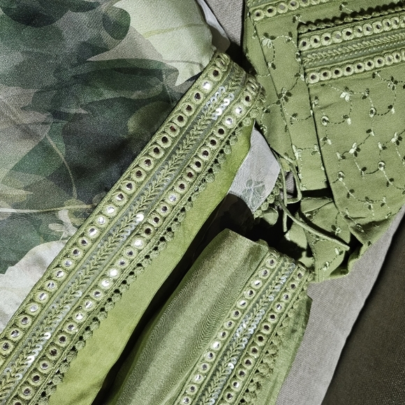 Satin Saree - Picture 2 of 13